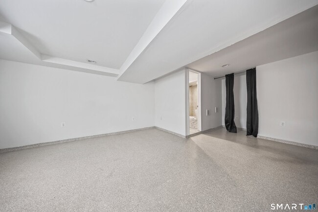 Building Photo - 33 Harland Ave