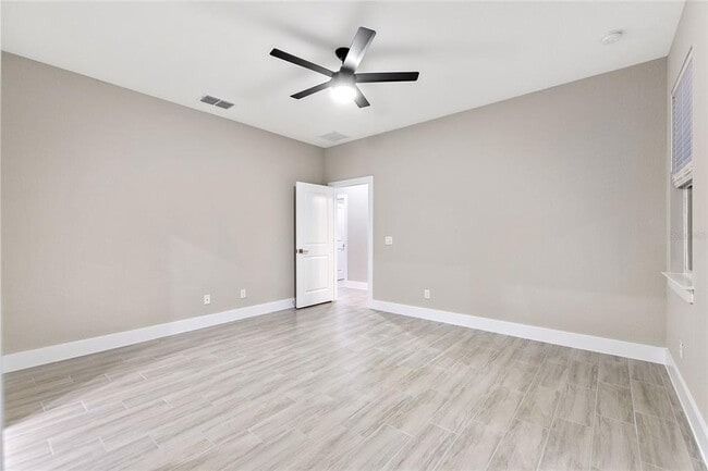Building Photo - 330 Royal Palm Wy