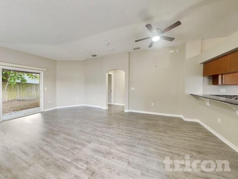 Building Photo - 11759 Lynmoor Dr