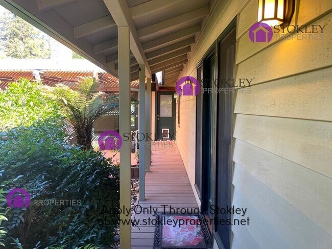 Building Photo - 823 Wiget Ln