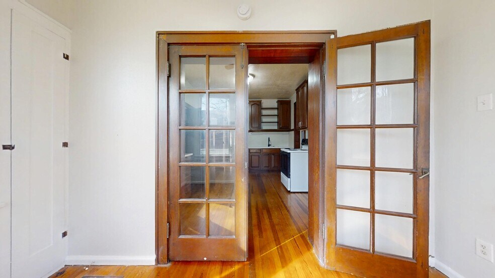 Building Photo - 3704 Fairview Ave