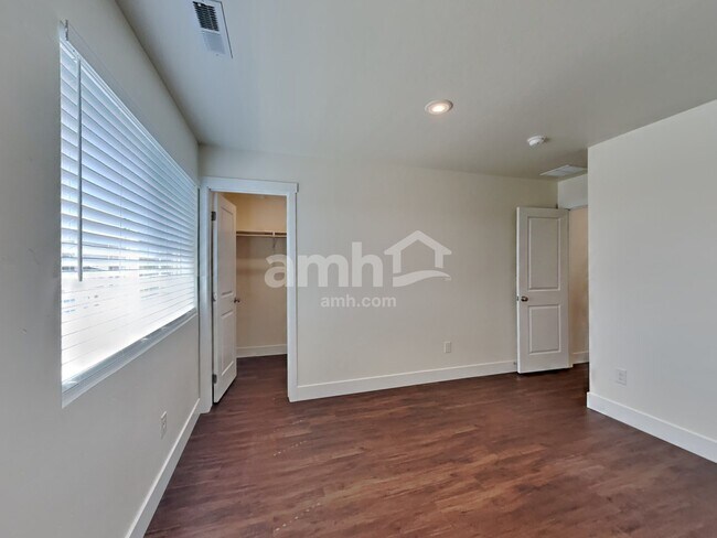 Building Photo - 1400 Alderleaf Ave