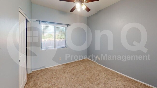 Building Photo - 1419 W Red Creek Dr