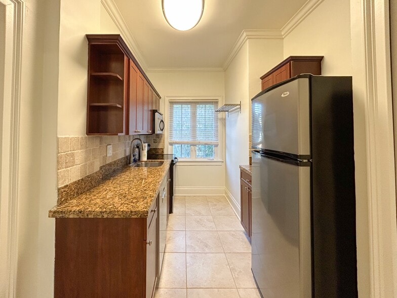 Kitchen - 2117 W Dekle Ave