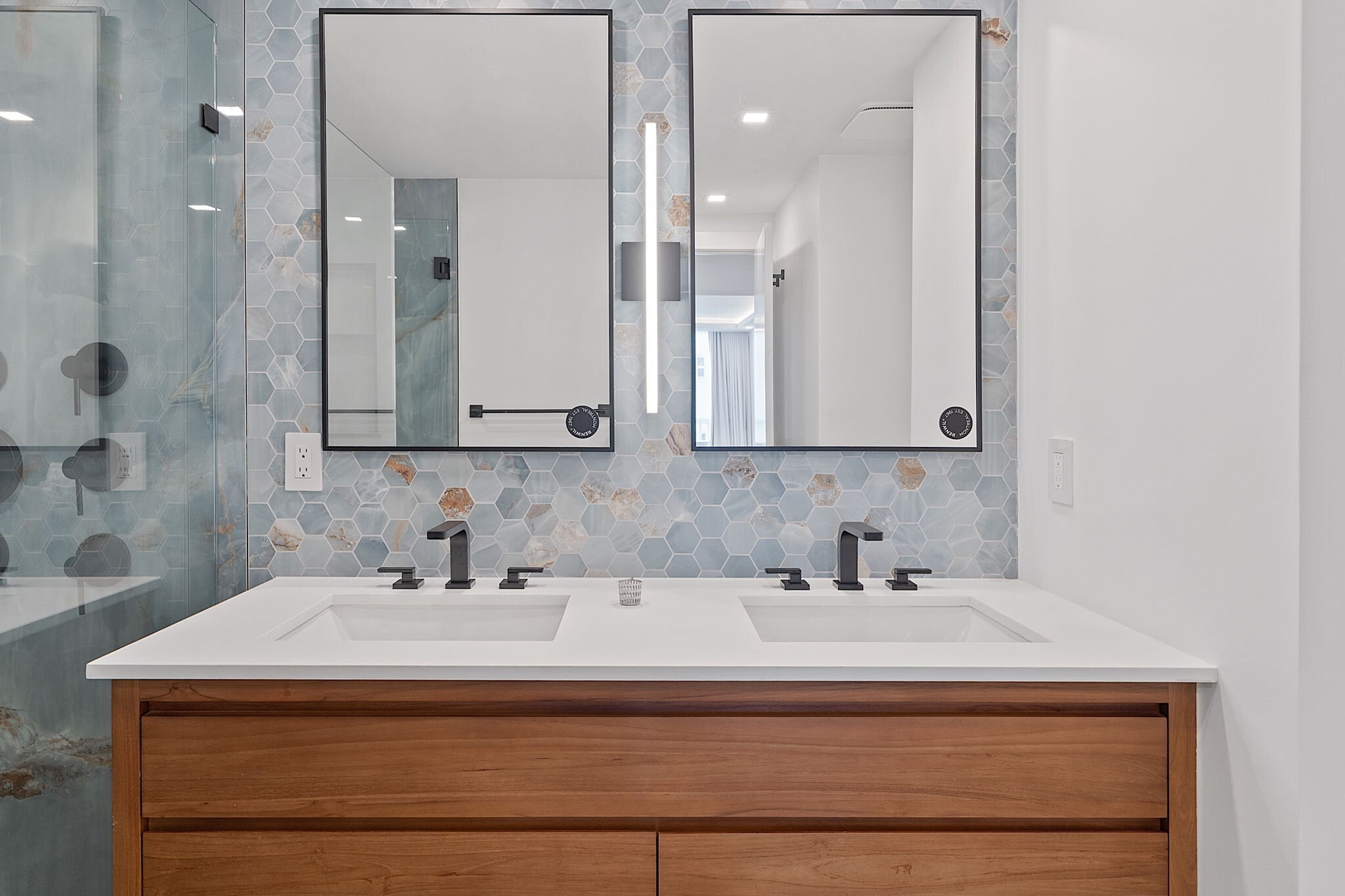 Double Vanities - 4020 Galt Ocean Dr
