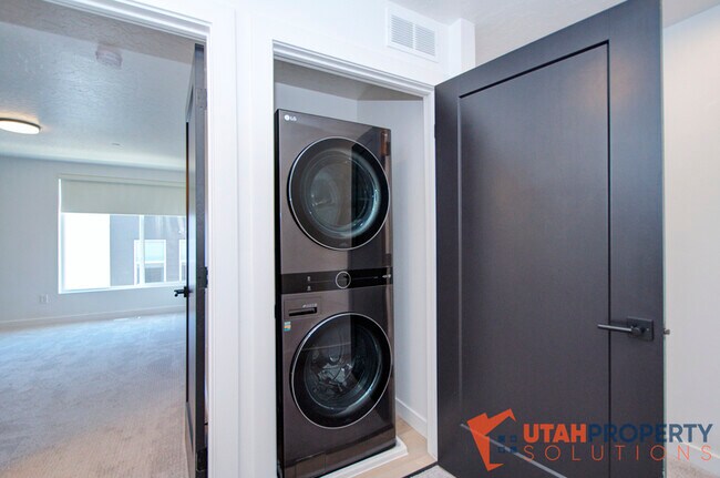 Building Photo - 351 W 800 N