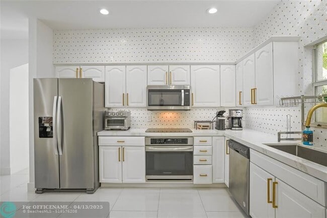 Building Photo - 833 SW 17th St