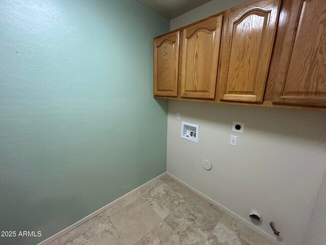 Building Photo - 7215 E Whistling Wind Way