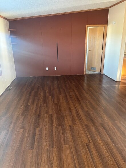 Building Photo - 802 Larch St