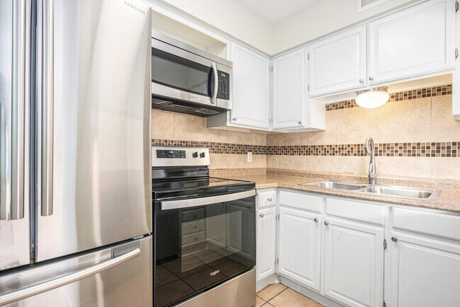 Building Photo - 4844 Milwee St