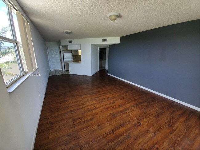 Building Photo - 8353 Lake Dr