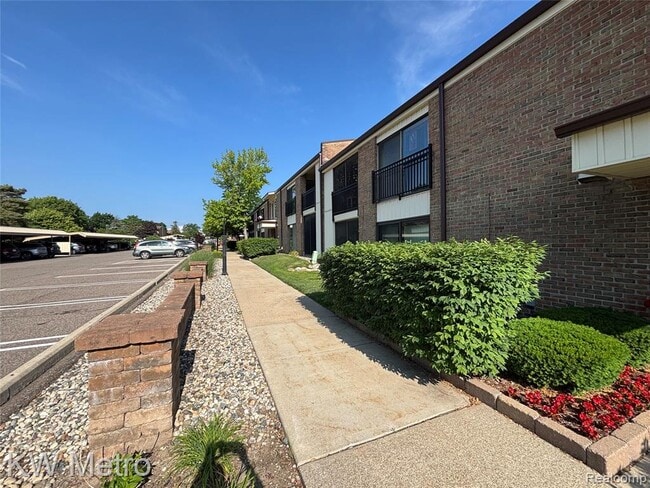 Building Photo - 18236 University Park Dr