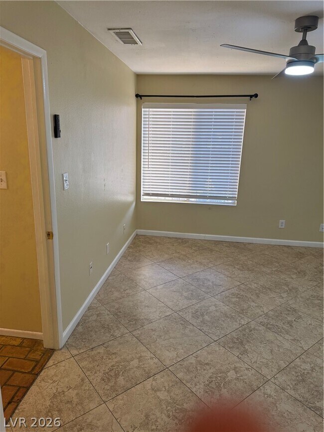 Building Photo - 1390 Hialeah Dr