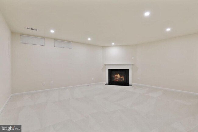 Building Photo - 43840 Laburnum Square