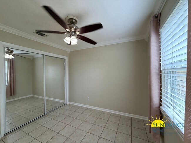 Building Photo - 48 Poulton Dr NW
