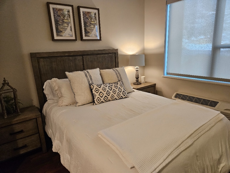 Building Photo - 2180 State Hwy 13