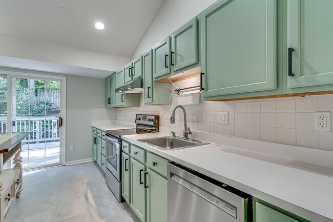 Building Photo - Gorgeous Single Family Home on a Cul-de-Sac!