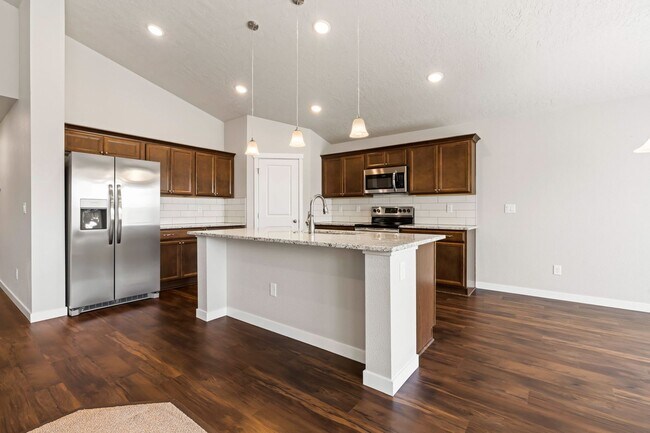 Building Photo - 4 Bedroom, 2 Bath Gorgeous Nampa Home on a...