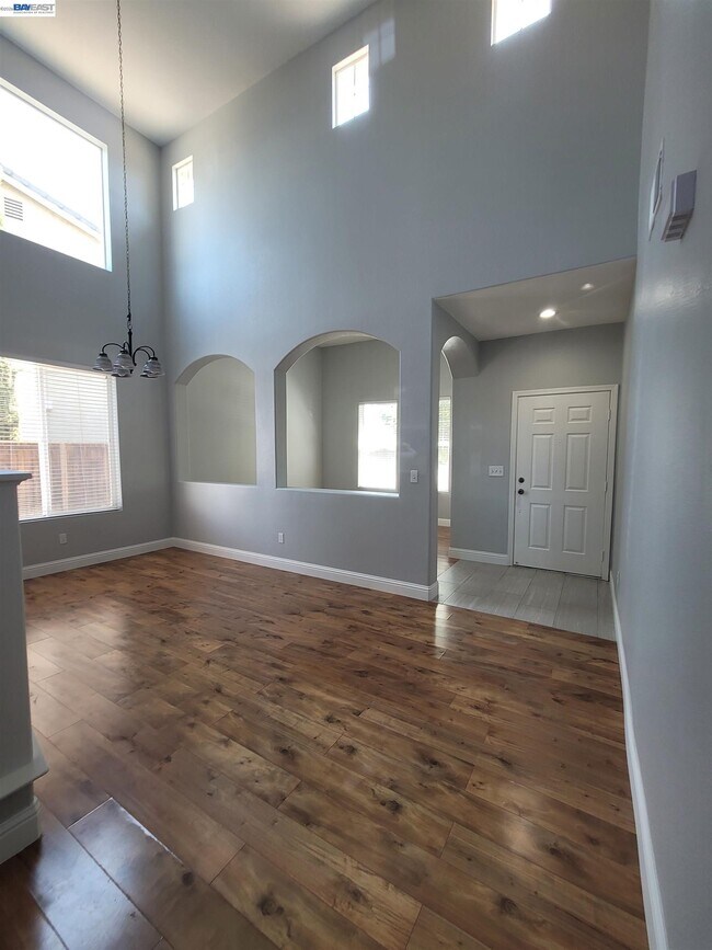 Building Photo - 577 Rockingham Way