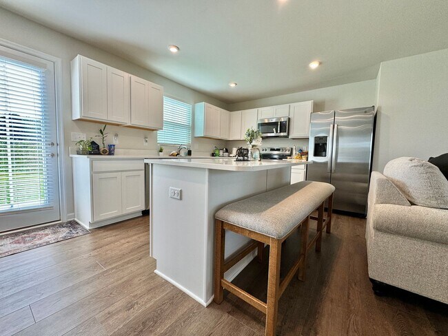 Building Photo - 4 Bedroom, 2.5 Bath Home w/ Office and 2 Car Garage