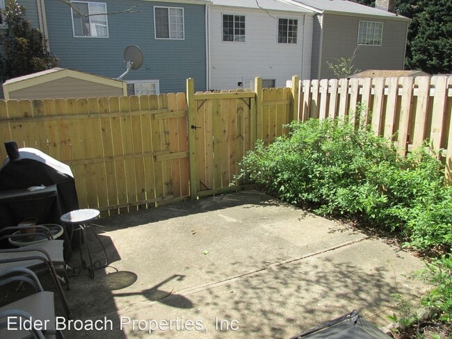 Building Photo - 3 br, 1.5 bath House - 1211-C Scaleybark Road