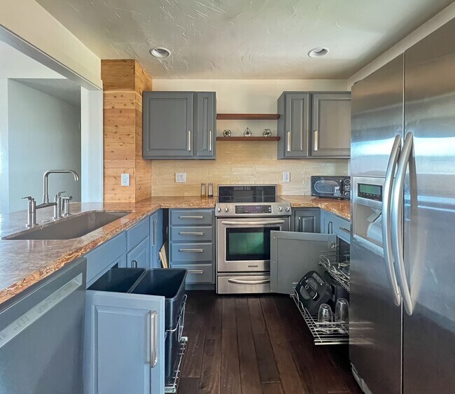 Building Photo - 10963 Bellaire Way