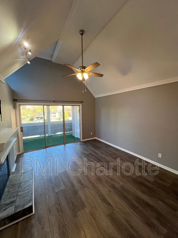 Building Photo - 9225 Ravenwing Dr