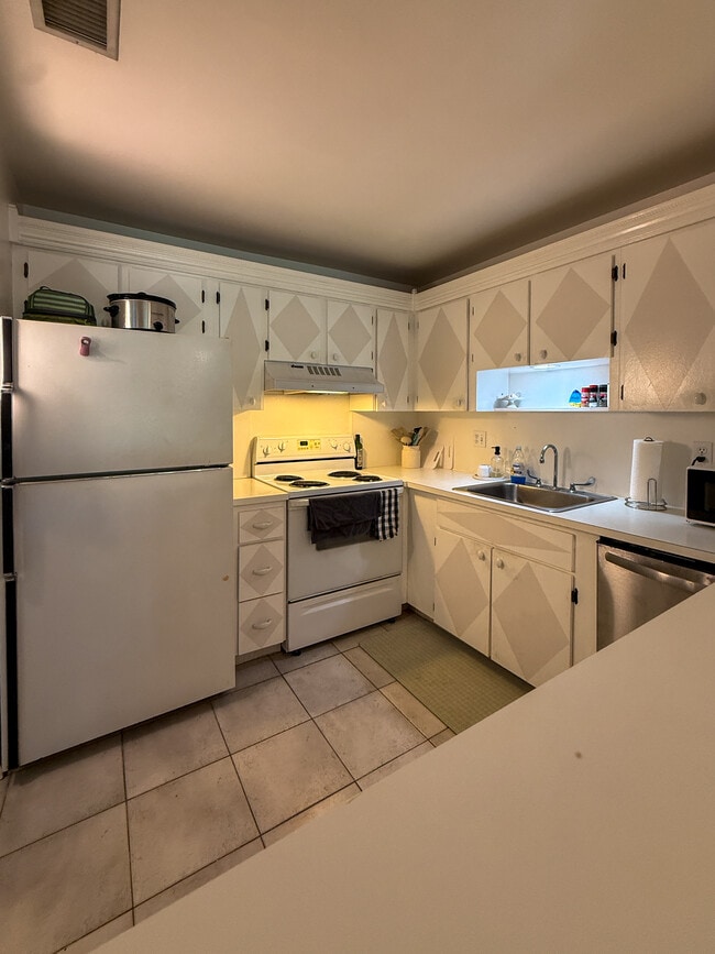 Building Photo - 800 NW Fork Rd