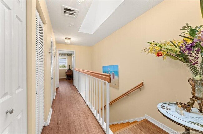Building Photo - 1550 S Ocean Dr