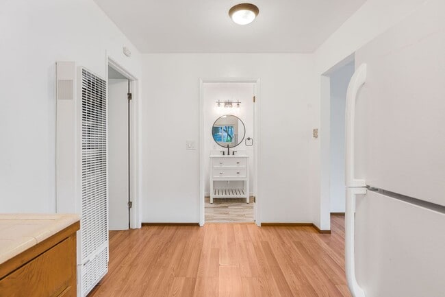 Building Photo - Spacious 1-Bedroom Apartment in South Shat...