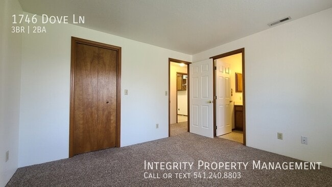 Building Photo - 1746 Dove Ln