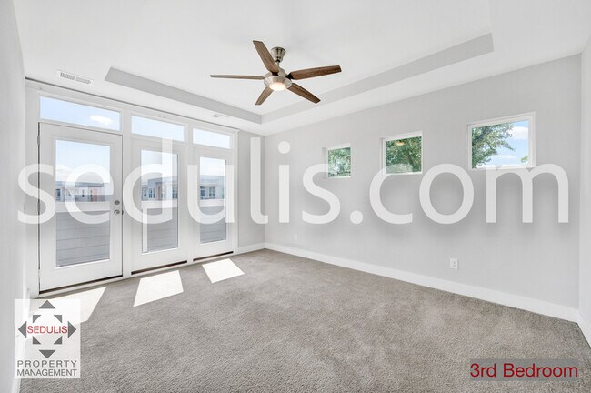 Building Photo - 4555 Mixson Ave