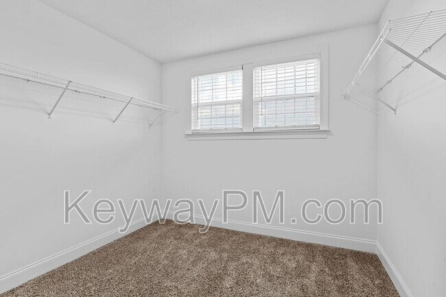 Building Photo - 5921 Big Pond Trl