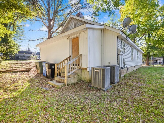 Building Photo - 532 E Iredell Ave