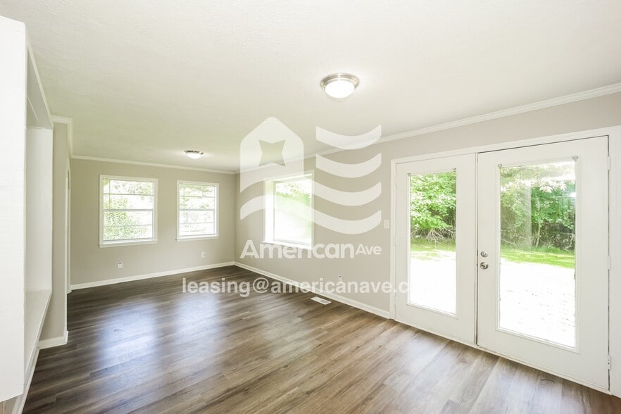 Building Photo - 121 N Page St