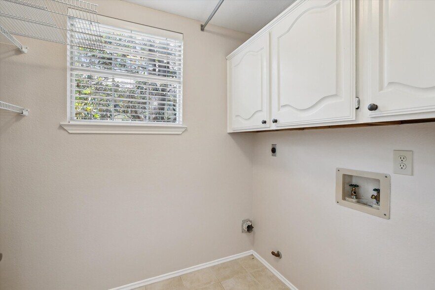 Building Photo - 7100 Amethyst Ln