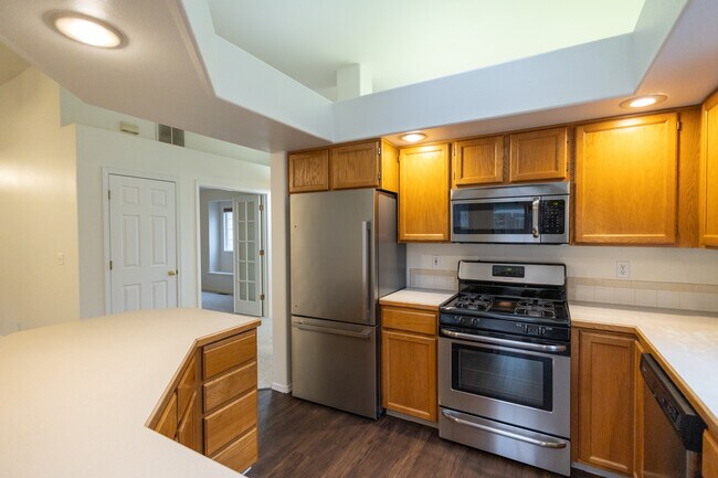 Building Photo - 164 S Silverwood Way