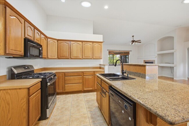 Building Photo - 2330 W Gambel's Ridge Dr