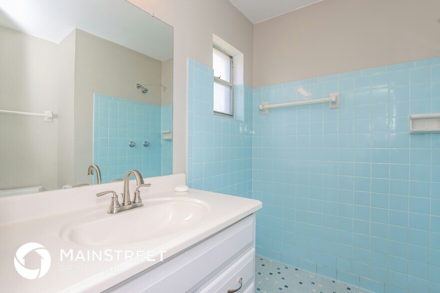 Building Photo - 282 E Haven Dr