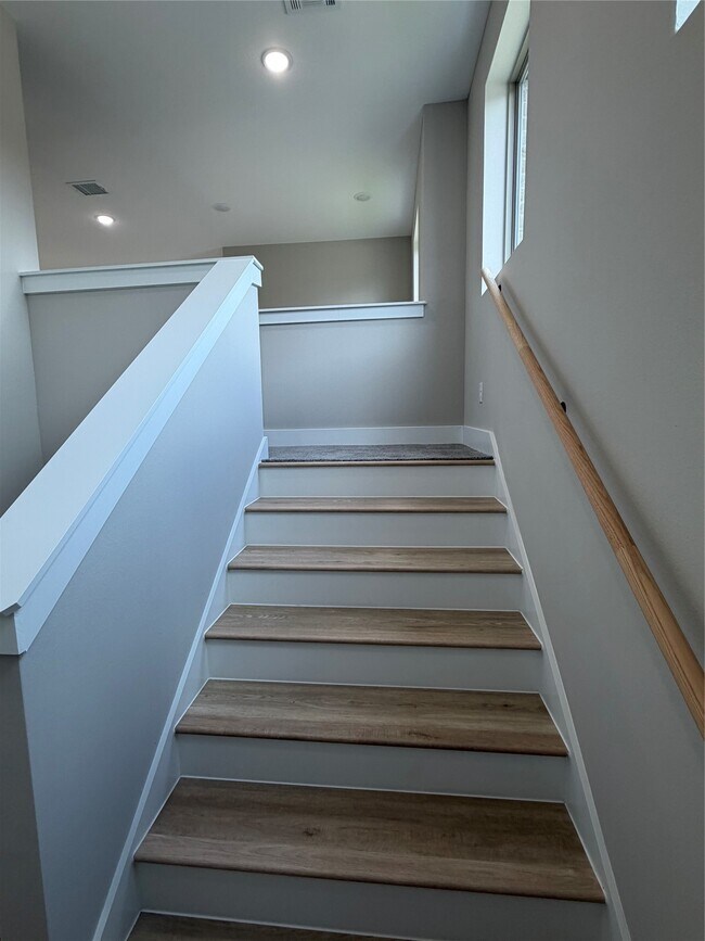 Building Photo - 2619 Piemonte Ave