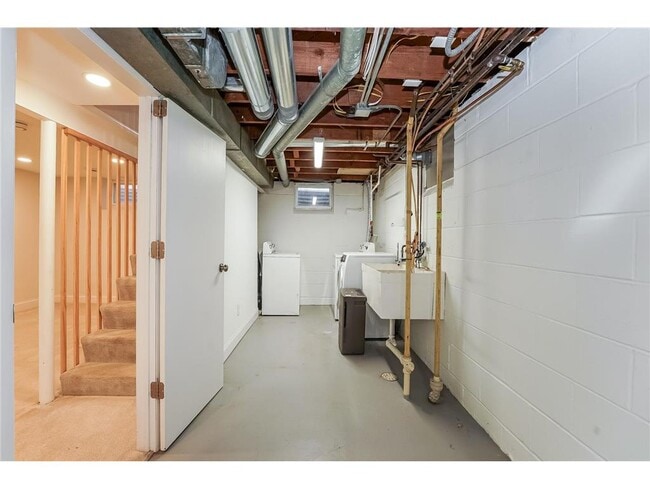 Building Photo - 5928 York Ave S