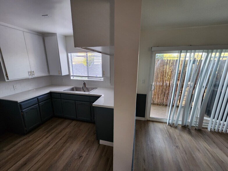 Building Photo - 1414 S Orange Grove Ave