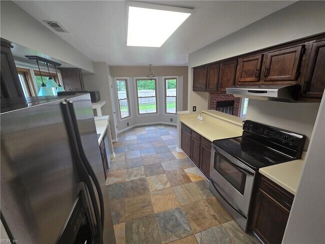 Building Photo - 921 Martingale Ct