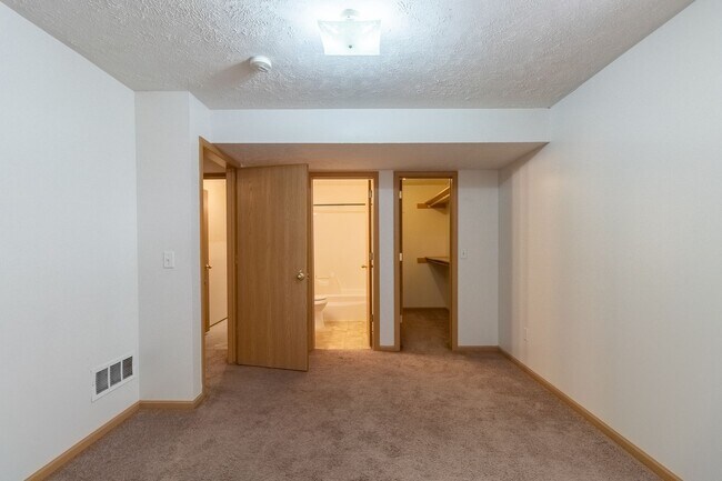 Building Photo - Great Home Close to New Schools and the Fallbrook YMCA
