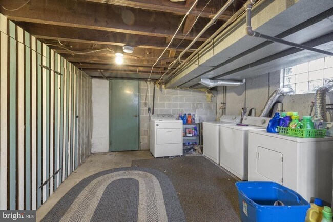 Building Photo - 5443 Houghton Pl