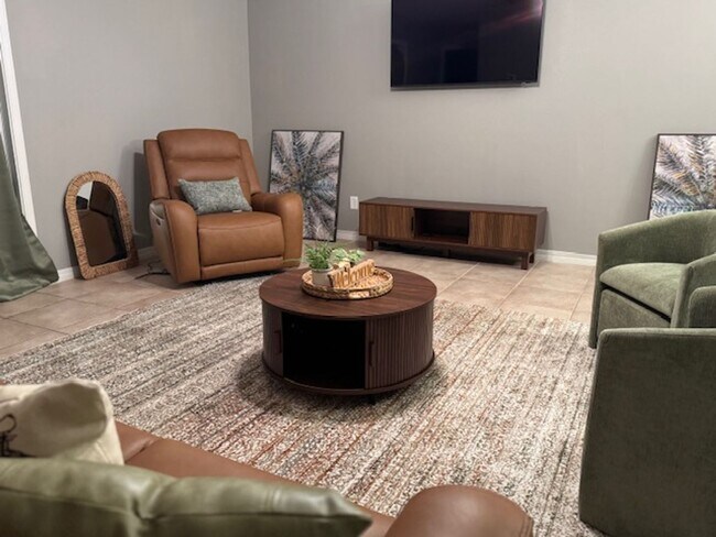 Building Photo - 1833 Sundown Dr