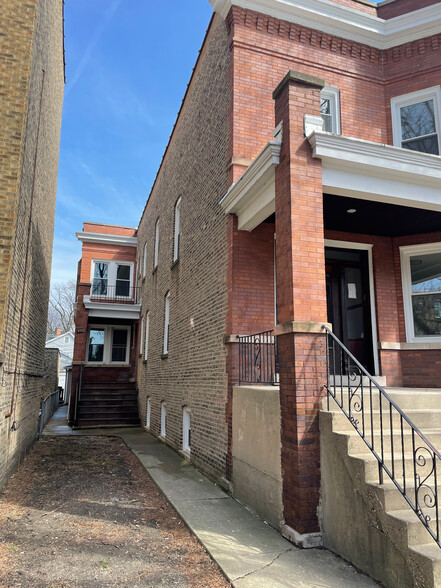 Building Side - 4737 N Maplewood Ave