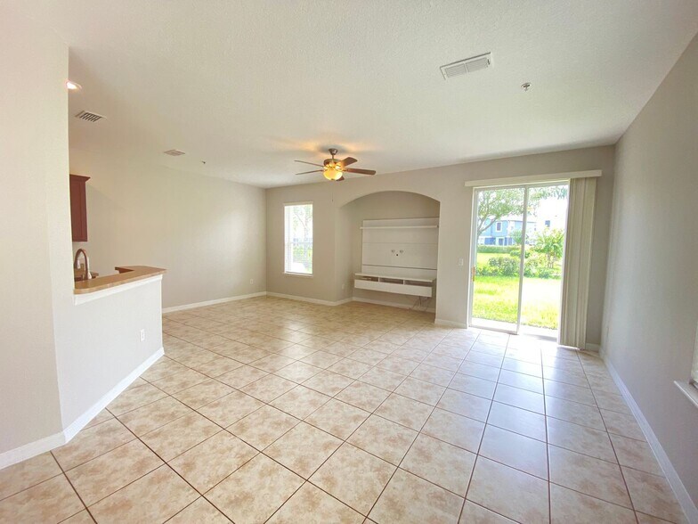 Building Photo - Just reduced!!! Gated Community!  Carter G...