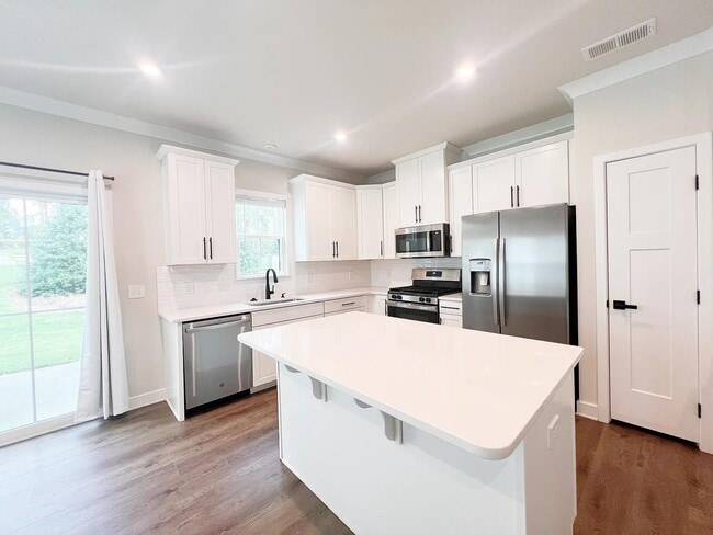 Building Photo - 44 Connaught Ct