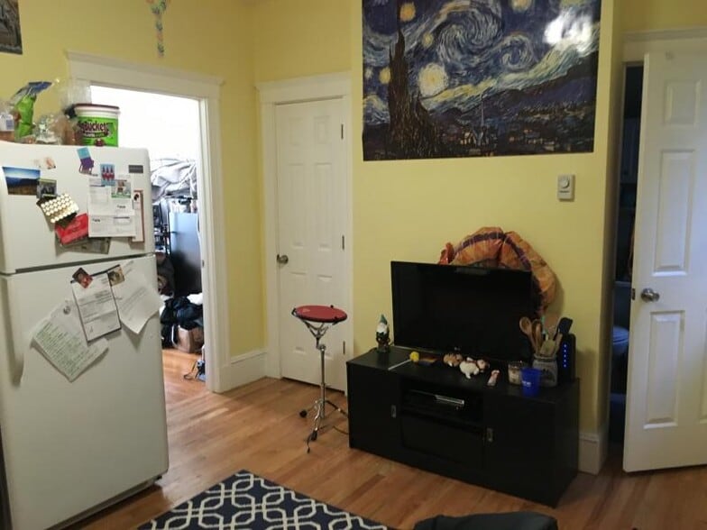 Building Photo - 55 Park Dr